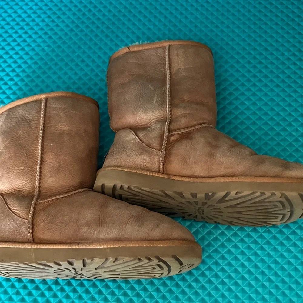 UGG women classic